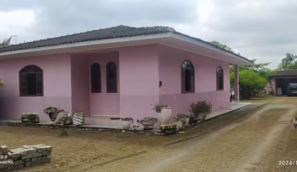 Casa com piscina no Parque São João