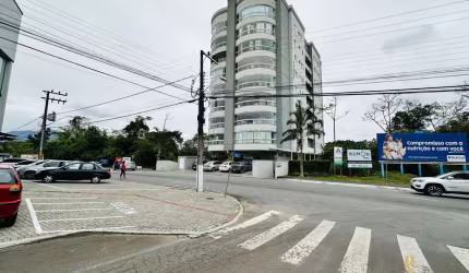 Apartamento à venda com 3 dormitórios (1 suíte) e 2 vagas no bairro Centro - Ind