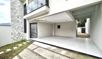 Casa à venda com 3 dormitórios (1 suíte) em região nobre de Indaial/SC