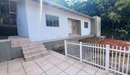 Casa à venda com 3 dormitórios (1 suíte) e 2 vagas de garagem no bairro Tribess