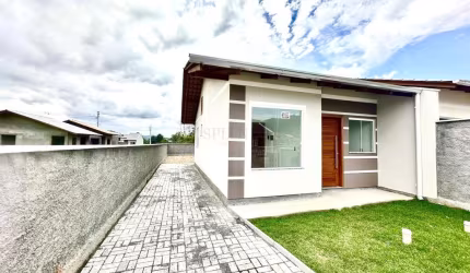 Casa nova com 2 dormitórios no bairro Parque Arapongas - SC