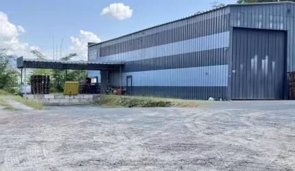 Galpão com docas disponível para locação com aprox. 530 m2, no bairro Mulde - In