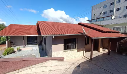 Casa à venda com aprox. 400 m2 em 2 terrenos no bairro Tapajós em Indaial-SC