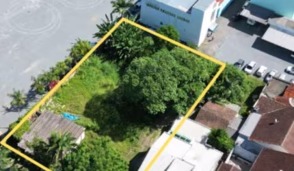 Terreno com aprox. 1.737 m2, excelente potencial construtivo no Centro de Timbó-