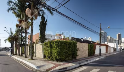 Casa Locação Temporada Centro Balneário Camboriú 07 dormitórios 1000m²
