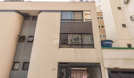 Sobrado triplex 03 dormitórios a venda quadra mar Balneário Camboriú