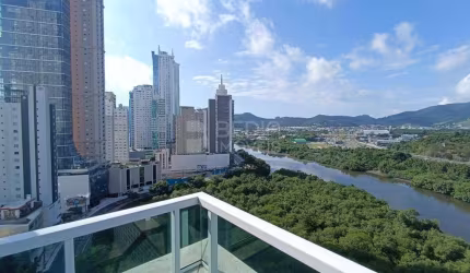 Apartamento locação anual quadra mar 03 suítes Balneário Camboriú