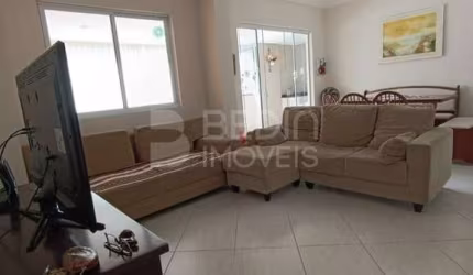 Apartamento locação temporada 02 dormitórios Balneário Camboriú Ed. Montmarte