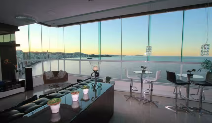 Apartamento Cobertura triplex no Edifício Summer Beach em Balneário Camboriú.