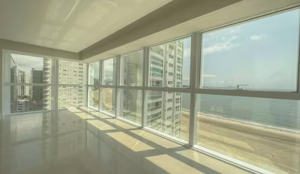 APARTAMENTO NO PRÉDIO RESIDENCIAL MAIS ALTO DA AMÉRICA LATINA - ANDAR ALTO - PADRÃO INTERNACIONAL - 4 SUÍTES - 3 VAGAS - FRENTE MAR