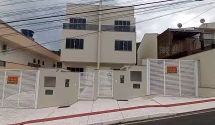 LOCAÇÃO ANUAL - SOBRADO TRIPLEX - 3 SUÍTES - 2 VAGAS - BALNEÁRIO CAMBORIÚ/SC