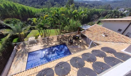 Linda  Casa, ampla com piscina em condominio fechado