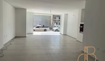 Ampla sala comercial com duas vagas de garagem, bairro Casa Branca Itapema