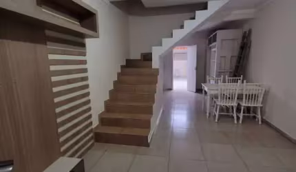 Sobrado semi mobiliado, dois dormitórios + vaga coberta bairro Santa Regina