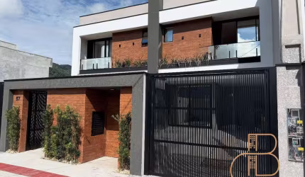 Sobrado pronto para morar, 03 suítes e piscina em Camboriú
