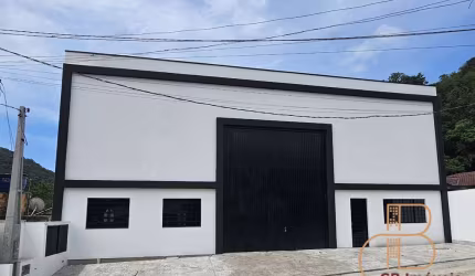 Galpão comercial à venda no bairro Rio Pequeno em Camboriú