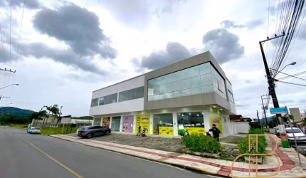 LOCAÇÃO - Ampla sobreloja com 206m² no bairro Santa Regina