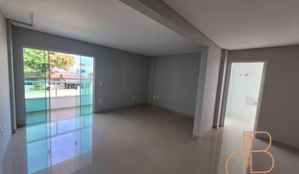 Amplo apartamento com 02 suítes + sacada com churrasqueira em Camboriú