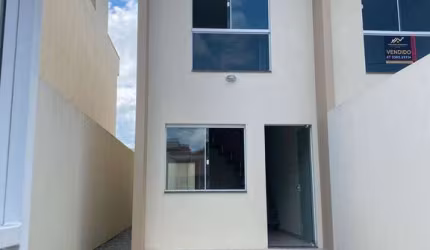 Sobrado geminado com espaço lateral, dois dormitórios, bairro Rio Pequeno.