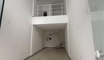 LOCAÇÃO - Sala comercial com mezanino, na Avenida Brasil