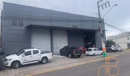LOCAÇÃO - Amplo galpão com 230m² no bairro Santa Regina em Camboriú