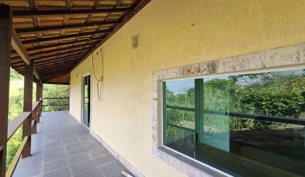 Freguesia. Casa com Salão, 5 Quartos, Varandas no Entorno do Imóvel e 2 Vagas, Jacarepaguá.