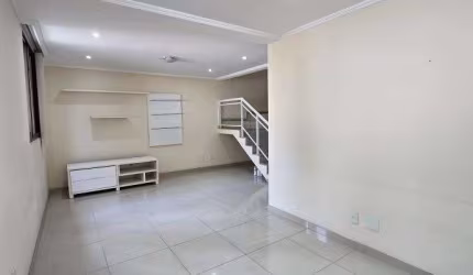 Taquara. Casa Dúplex com Salão em L com 4 Quartos, Sendo 1 Suíte e 2 Vagas.