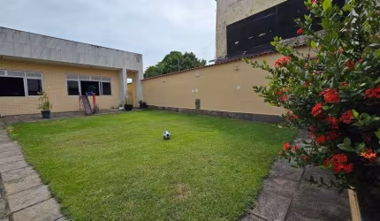 Taquara. Casa Linear. Salão, 3 Quartos, Sendo 1 Suíte e Vaga para 6 Veículos.