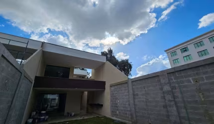 Freguesia - Jacarepaguá. Casa de Condomínio com 5 Quartos, Sendo 4 Suítes e 2 Vagas.