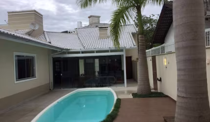 CASA MARAVILHOSA, BEM LOCALIZADA - ACEITA PERMUTA BOMBINHAS