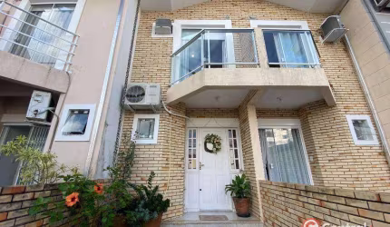 Casa com 3 dormitórios à venda, 110 m² por R$ 860.000,00 - Centro - Camboriú/SC