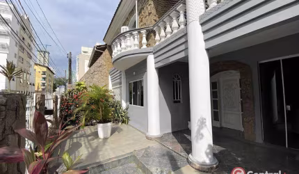 Casa com 5 dormitórios, sendo 2 suítes - 337 m² - venda por R$ 2.500.000 ou locação anual por R$ 13.000/mês - Nações - Balneário Camboriú/SC