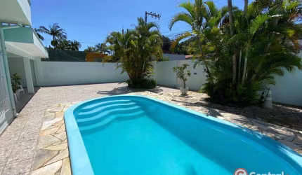Casa à venda por R$ 2.500.000,00 - Centro - Balneário Camboriú/SC