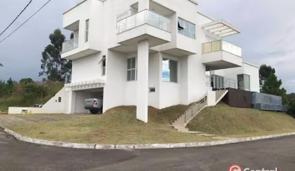 Casa à venda com 4 suítes e 4 vagas de garagens por R$ 3.000.000,00 - Camboriú/SC