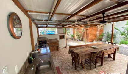 Casa com 3 dormitórios à venda, 170 m² por R$ 1.300.000,00 - Nações - Balneário Camboriú/SC