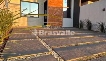 Casa com acabamentos de alto padrão e espaços amplos