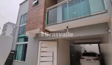Casa com Localização Privilegiada e Excelentes Comodidades