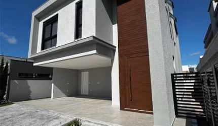 Casa para Venda no bairro Santa Regina  em Camboriú, 3 quartos sendo 3 suítes, 2 vagas, Sem Mobília, 351 m² de área total, 251 m² privativos,