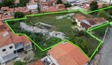 Terreno c/ 2.792,30 m² no centro de Quixadá