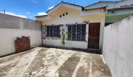 Casa com 2 quartos, 53 m², à venda por R$ 175.000