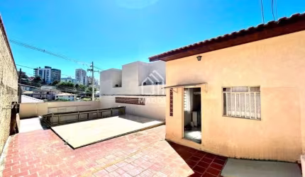 Casa à Venda em Centro, Ponta Grossa - PR