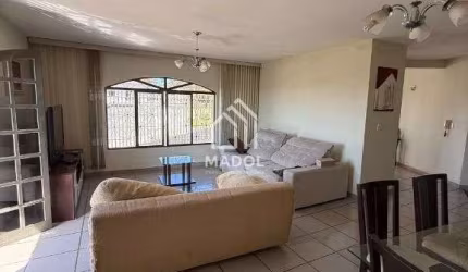 Casa à Venda em Jardim Carvalho, Ponta Grossa - PR