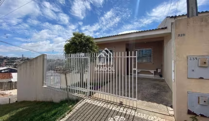 Casa à Venda em Oficinas, Ponta Grossa - PR