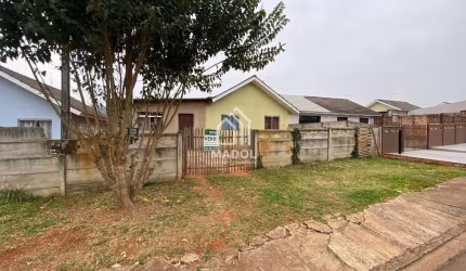Casa à Venda em Periquitos, Ponta Grossa - PR