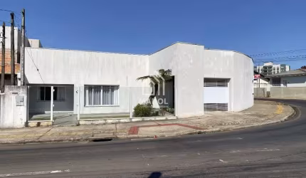 Casa à Venda em Uvaranas, Ponta Grossa - PR