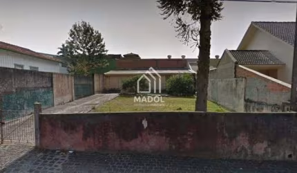 Terreno à meia quadra da Avenida Monteiro Lobato em Jardim Carvalho