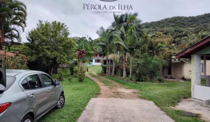 Terreno à venda no Sambaqui