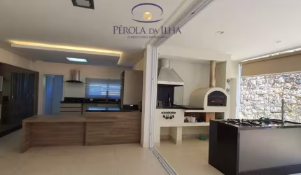 Casa em condomínio fechado com 4 quartos à venda no Cacupé