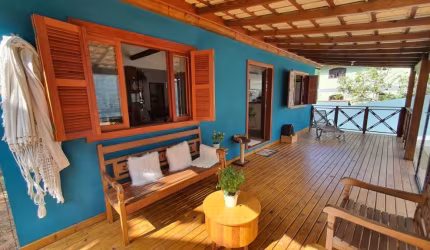 Casa à venda em Santo Antônio de Lisboa, Florianópolis Recém construída Excelente localização, comodidades modernas e uma vista magnífica para as montanhas.