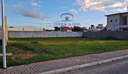 Terreno de 650,00 m2 em condomínio de alto padrão!